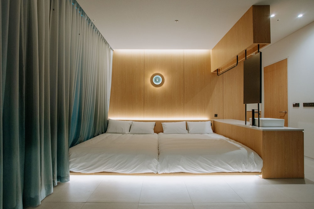 NEW ORIENTAL HOTEL 15/50