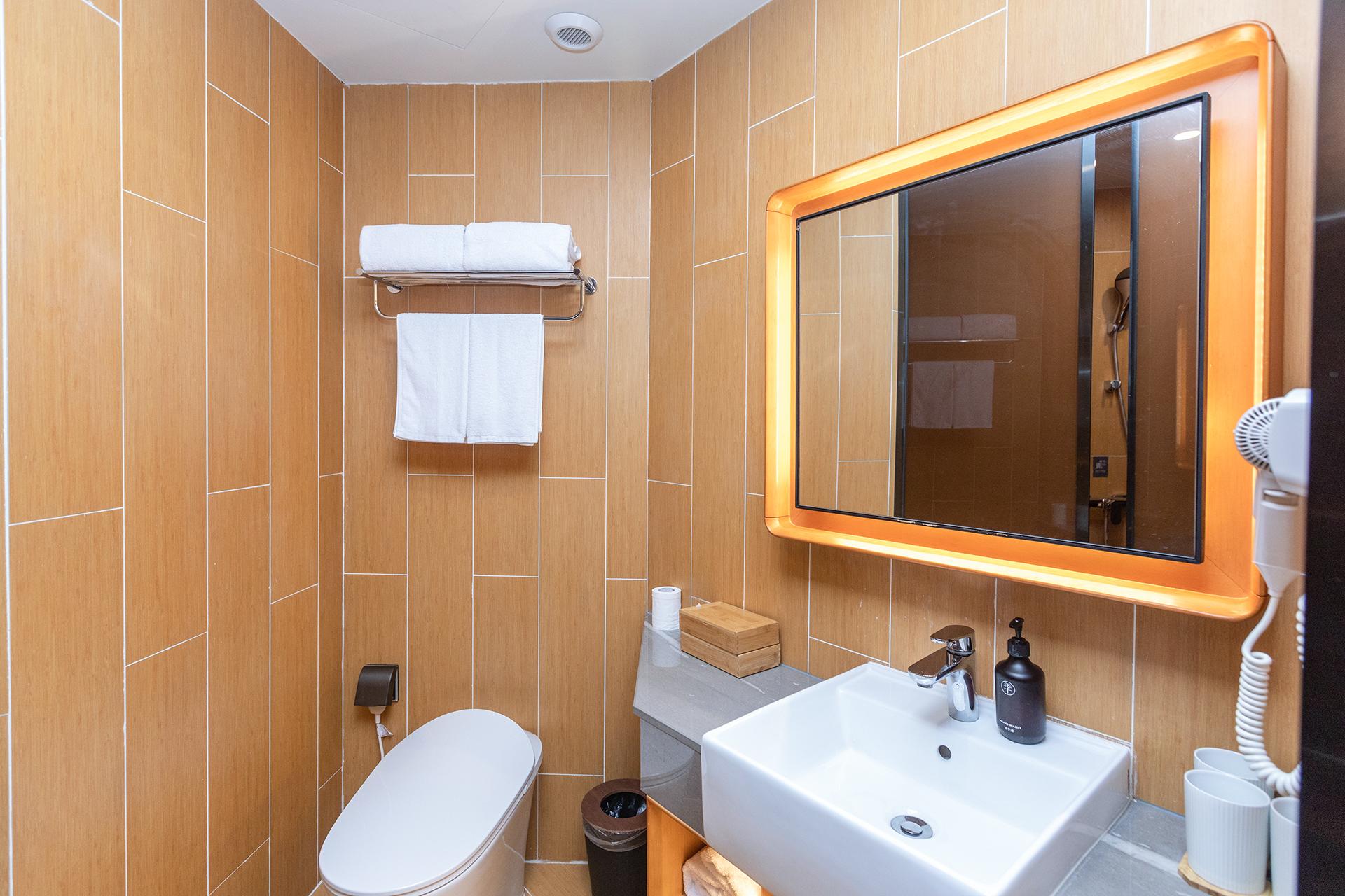 Ji Hotel (Shenzhen Shennan Avenue Huaqiang) 33/34