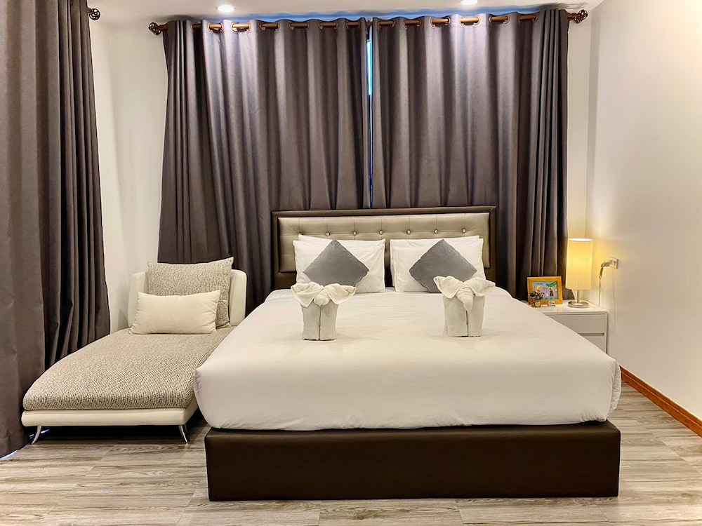 LUXURY, SUITE