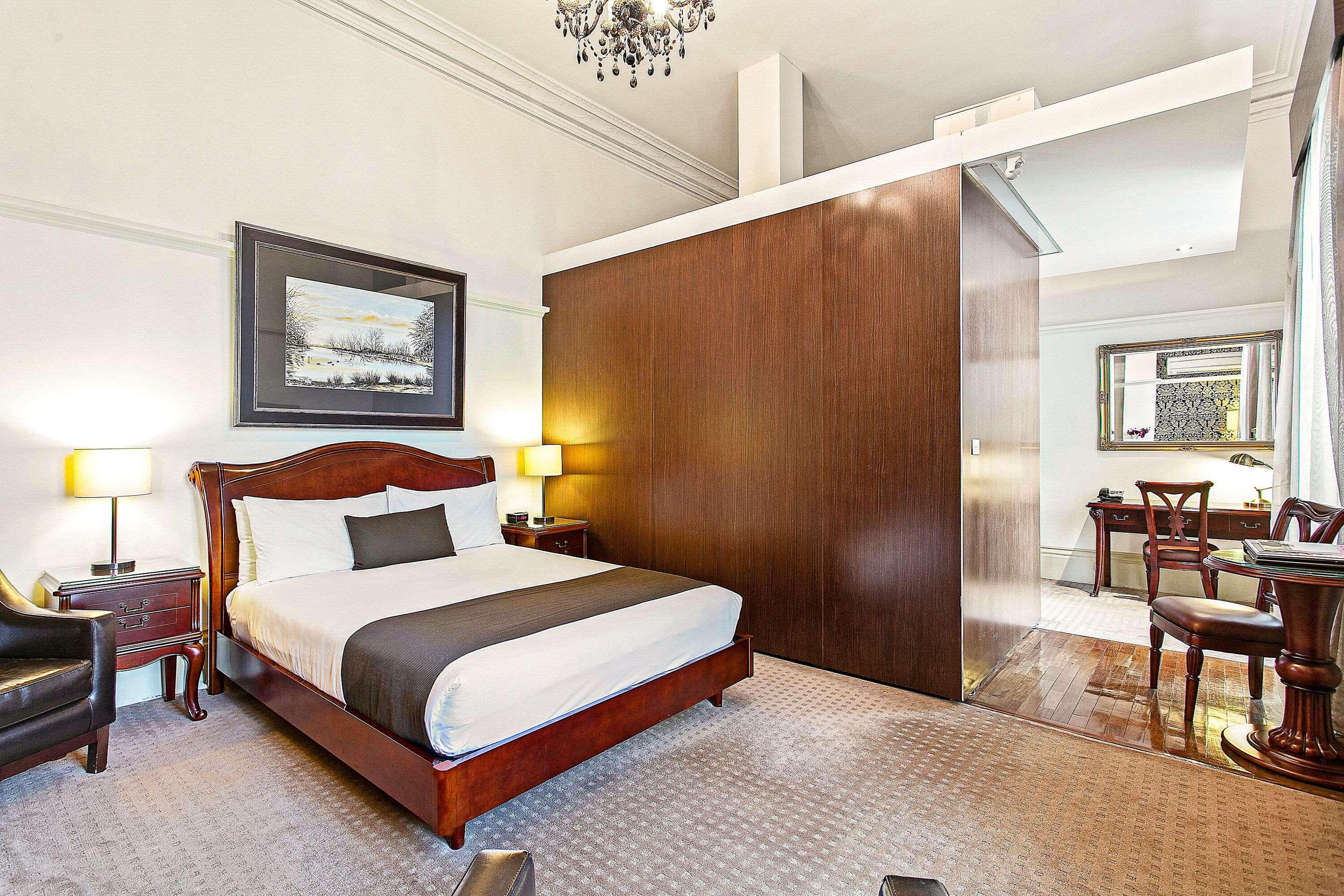 Upgrade, Queen Bed