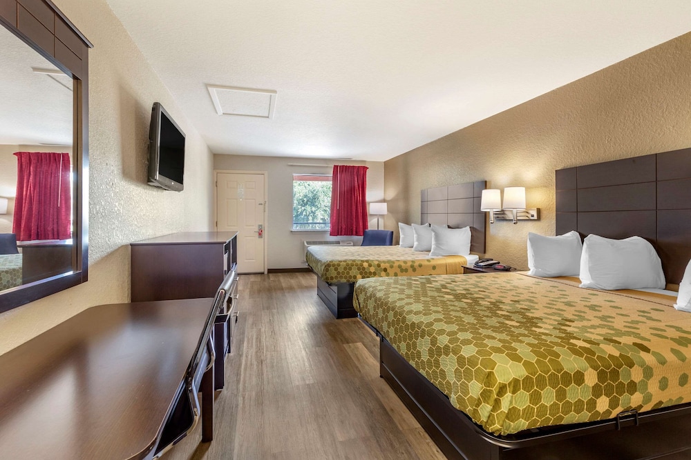 Econo Lodge Near Lackland Air Force Base-SeaWorld 14/39