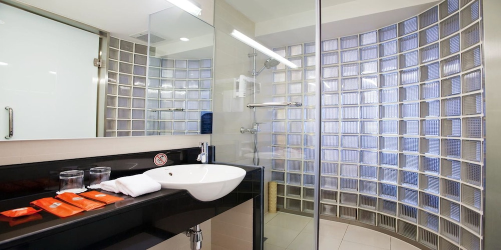 Hangzhou Haiwaihai Holiday Hotel (ex. Holiday Inn Express Grand Canal) 49/50