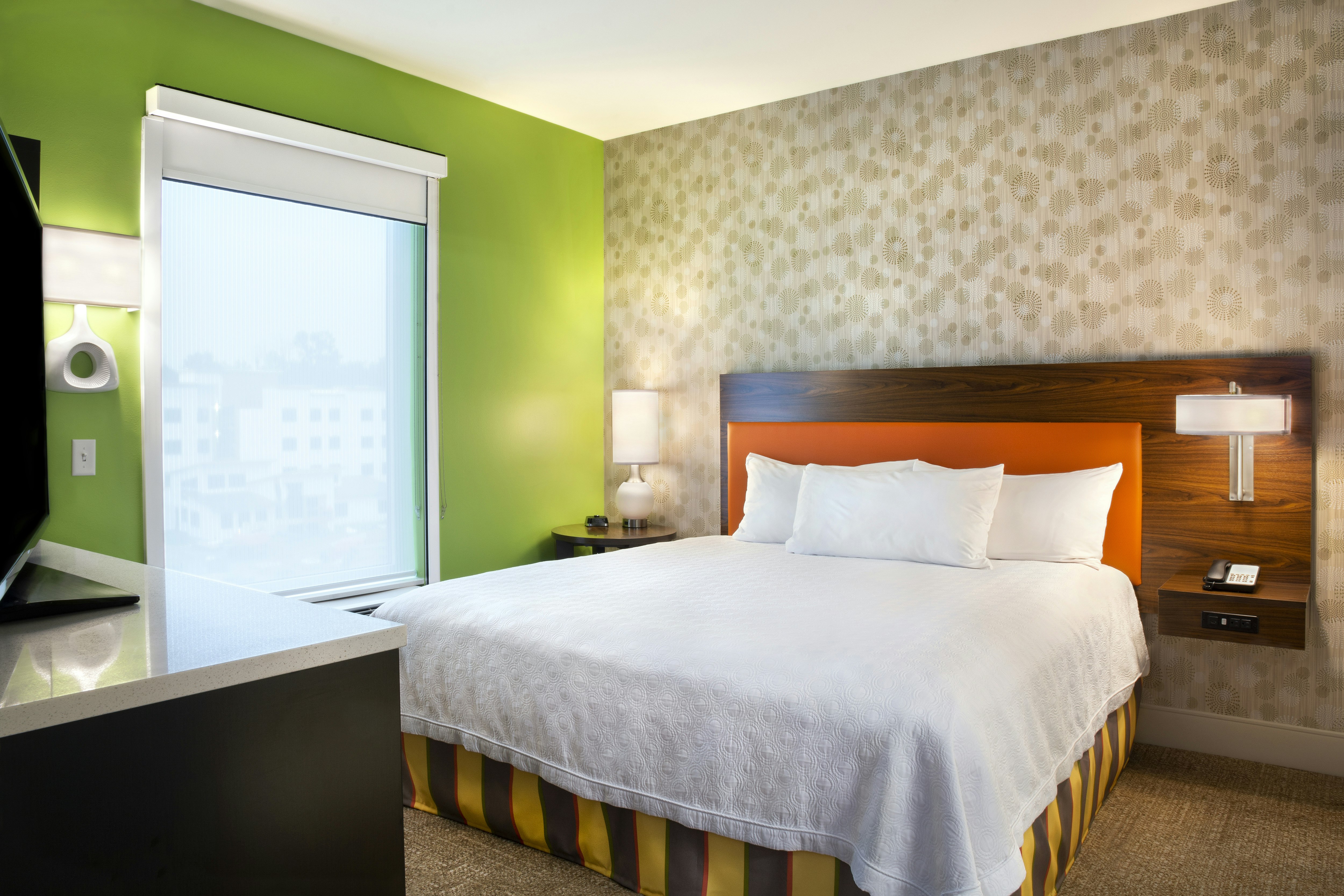 SUITE, KING BED, ACCESSIBLE