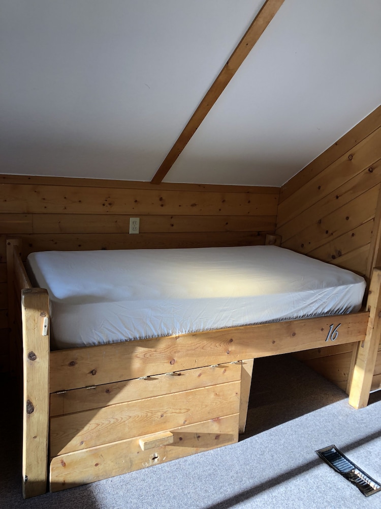 Estes Park Adventure Hostel 8/26