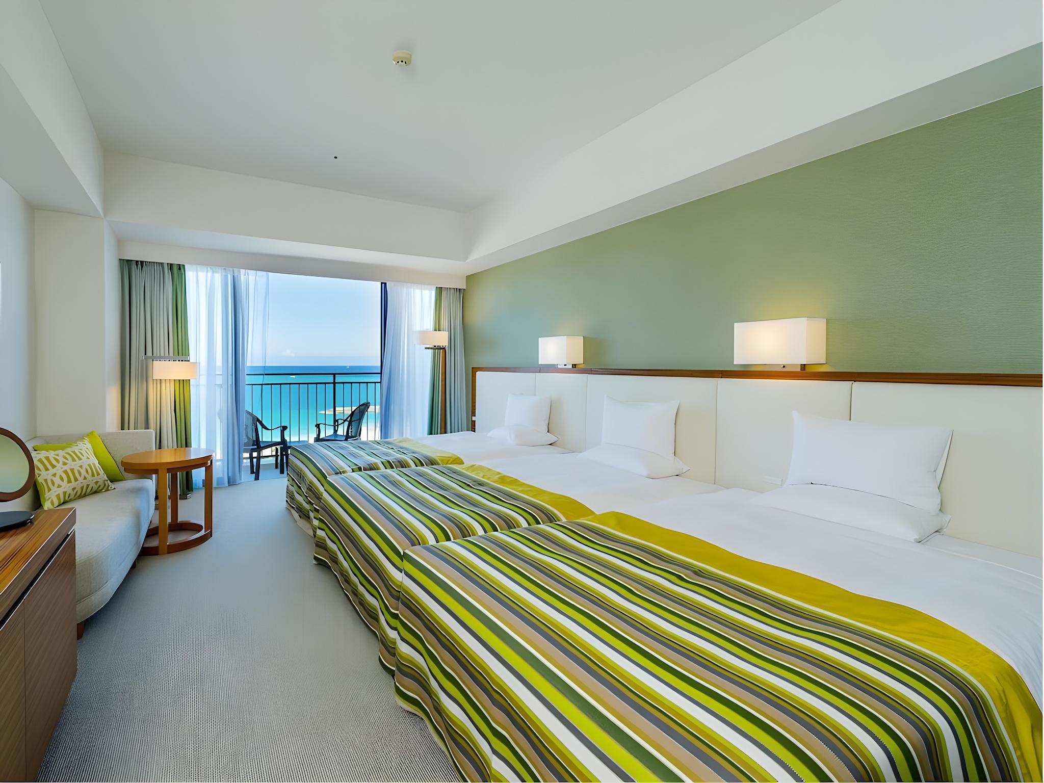 Deluxe High Floor Ocean Triple Room