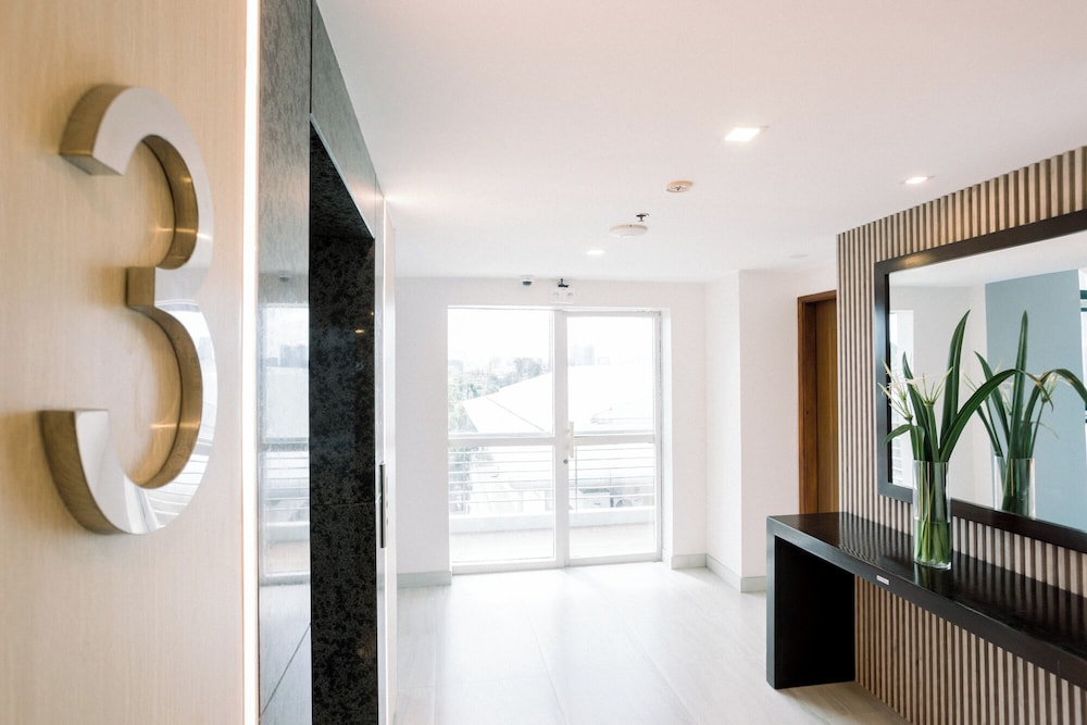 Allure Hotel And Suites 36/55