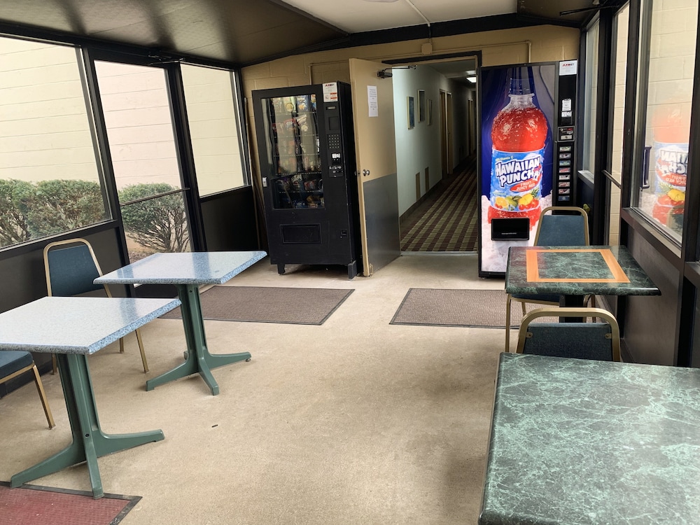 Days Inn by Wyndham Winchester North 30/57