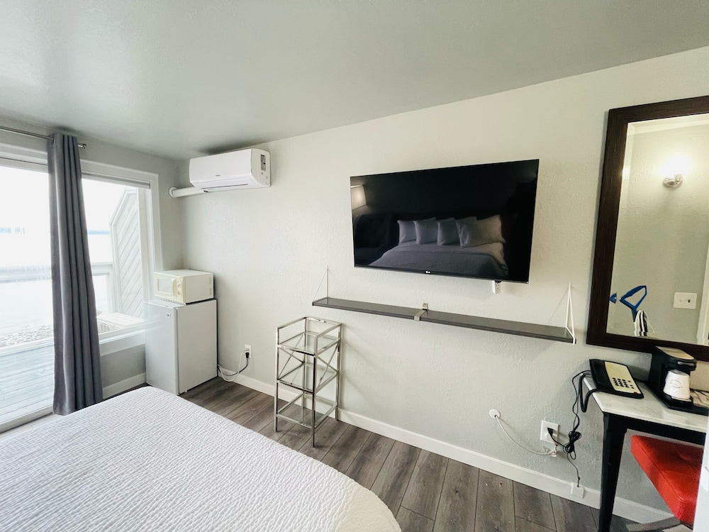 Tides Inn Suites 28/75