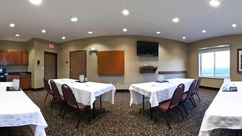 Holiday Inn Express Hotel Suites Sheldon 31/33