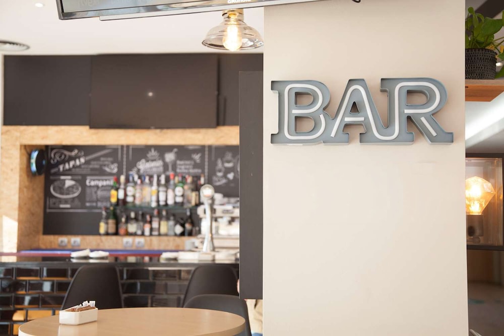 Travelodge BCN Cornella Fira 7/56