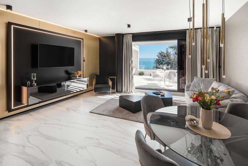 All Suites Hotel Posh 35/65