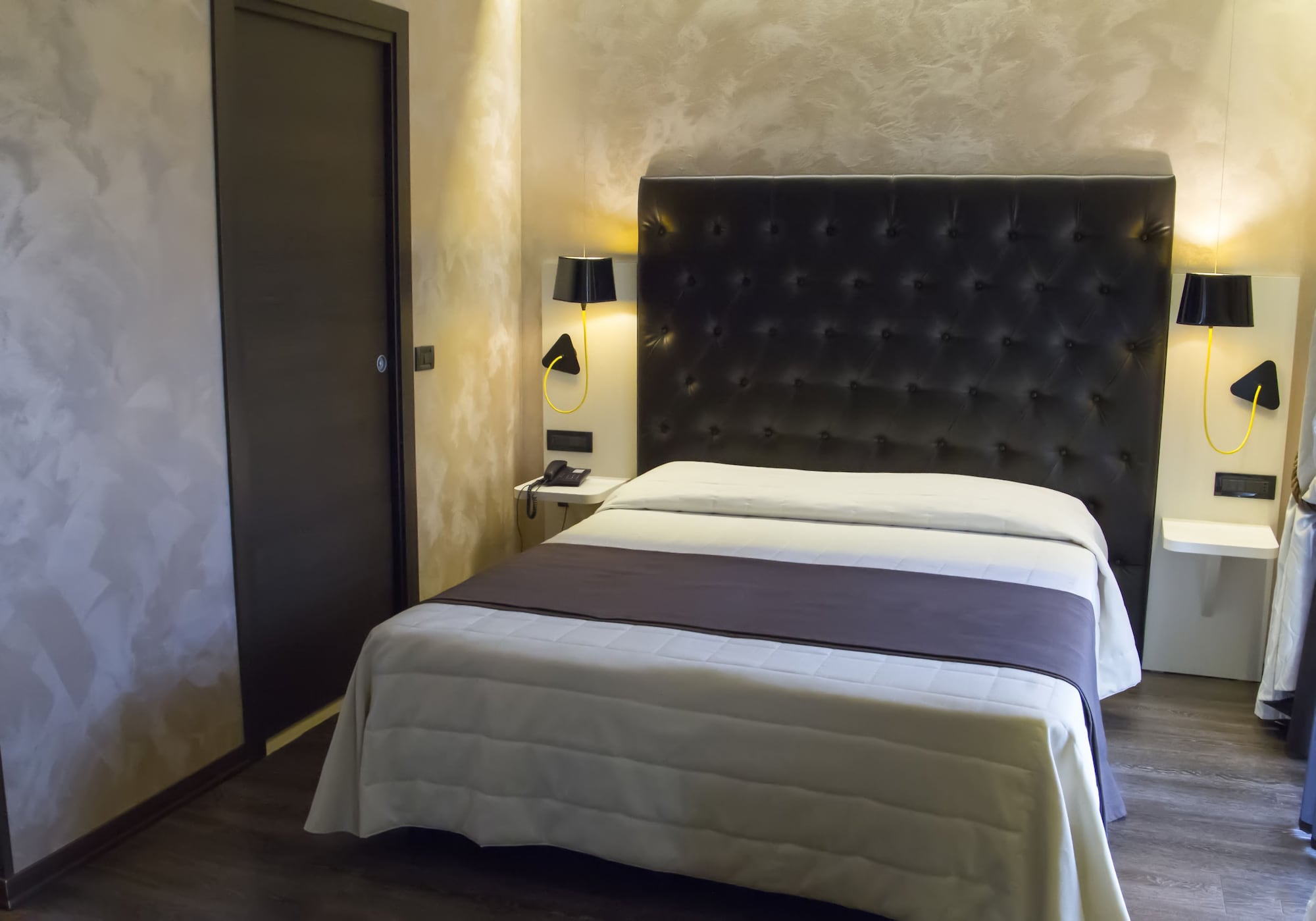 Room, Single, Double Bed, Continental 3/6