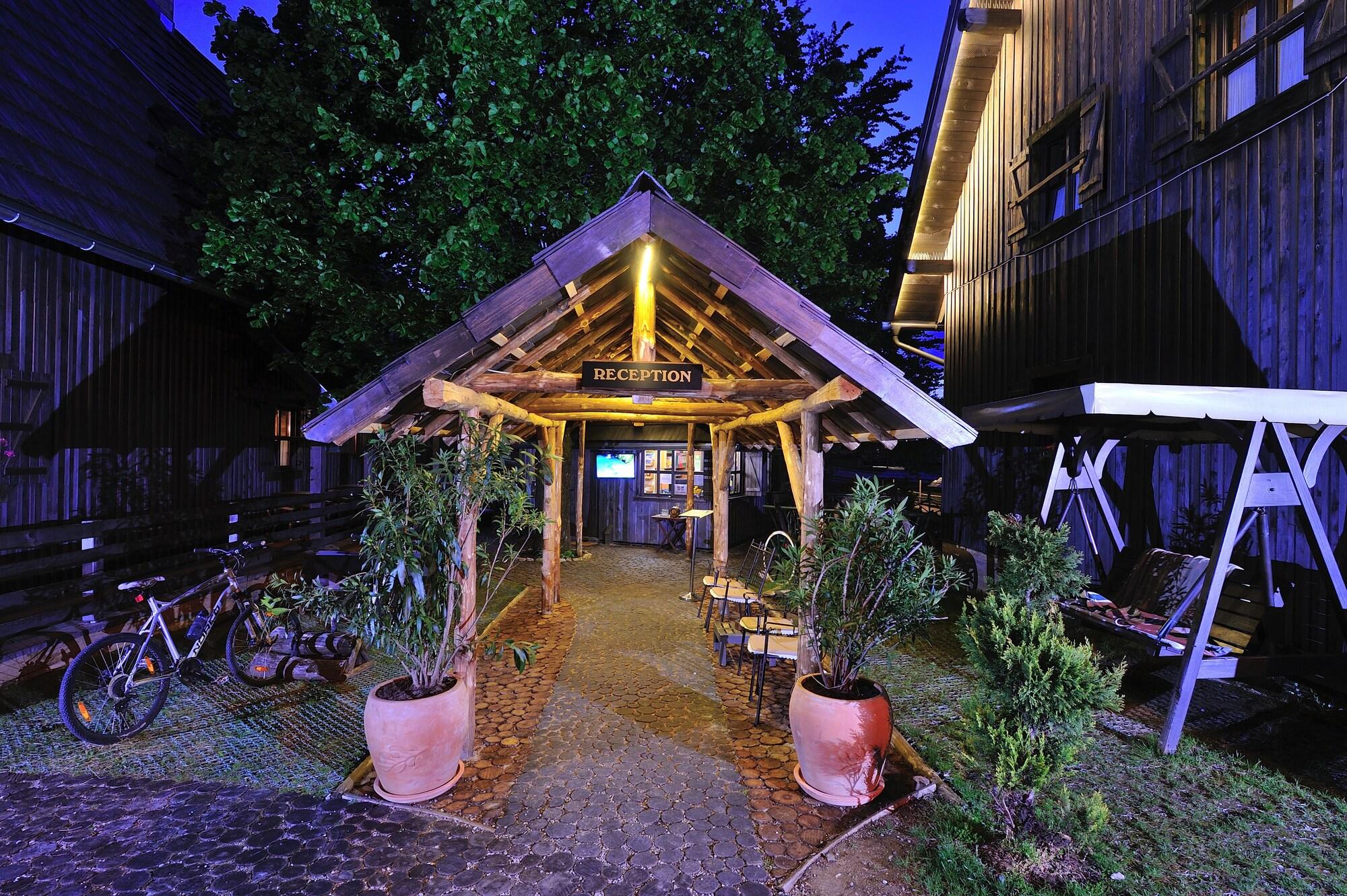 Ethno Houses Plitvice Lakes Hotel 48/50