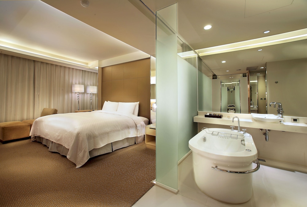 THE CRYSTAL RESORT SUN MOON LAKE 46/50