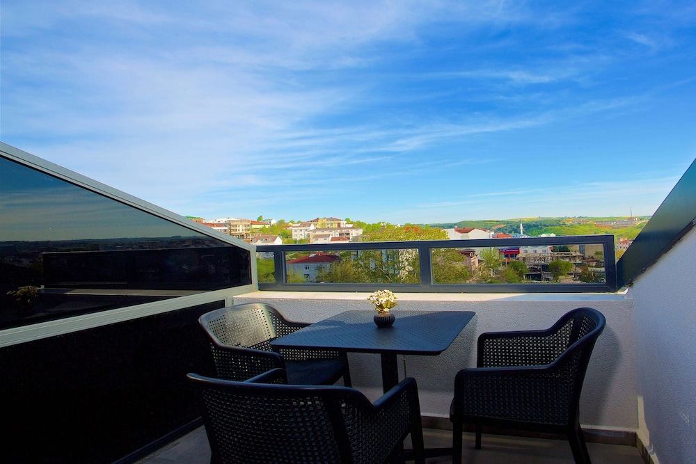 Days Inn by Wyndham Istanbul Arnavutkoy 49/51