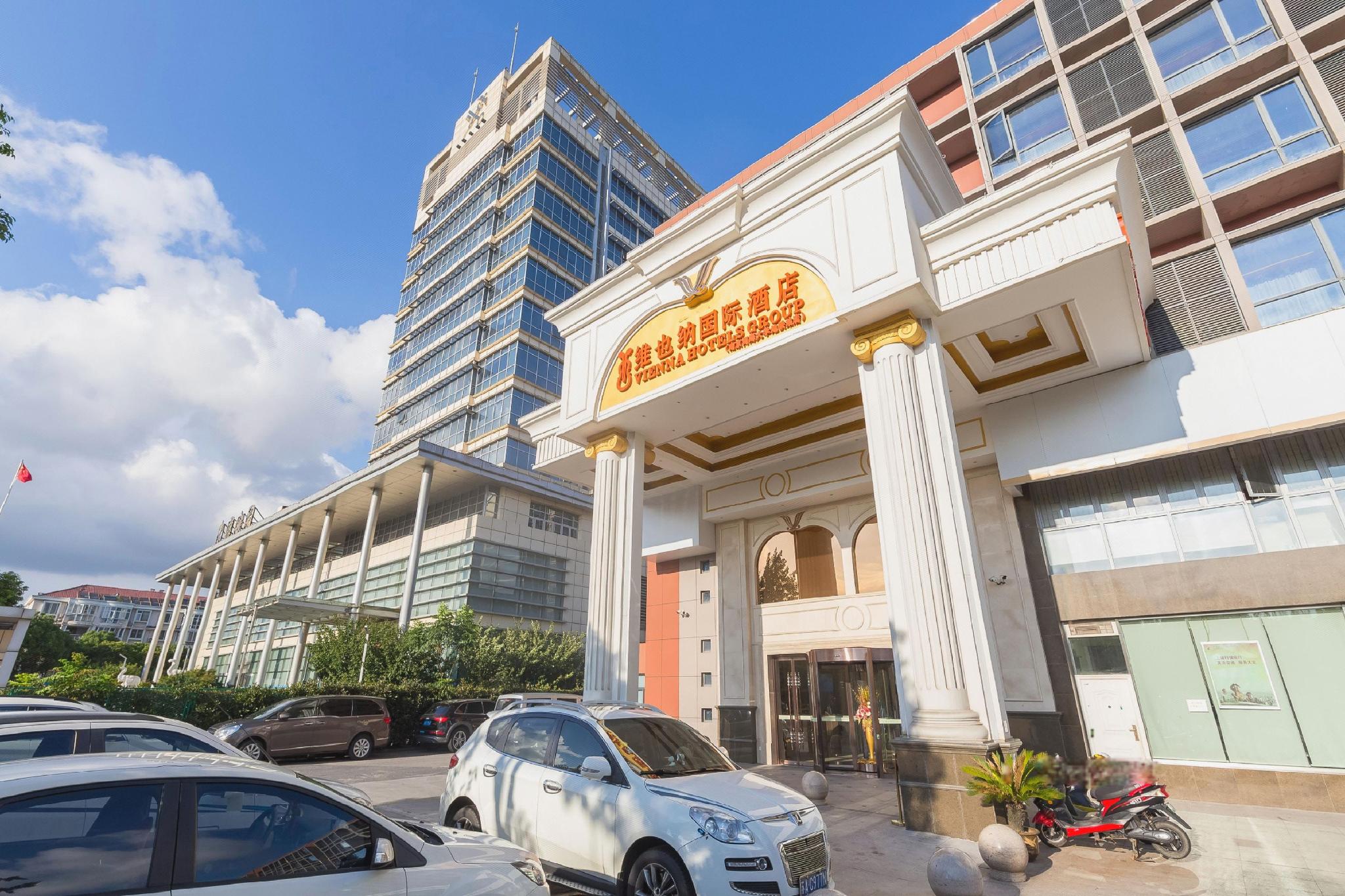 Vienna International Hotel (Nanjing South Railway Station, Hohai University Metro Station) 31/35