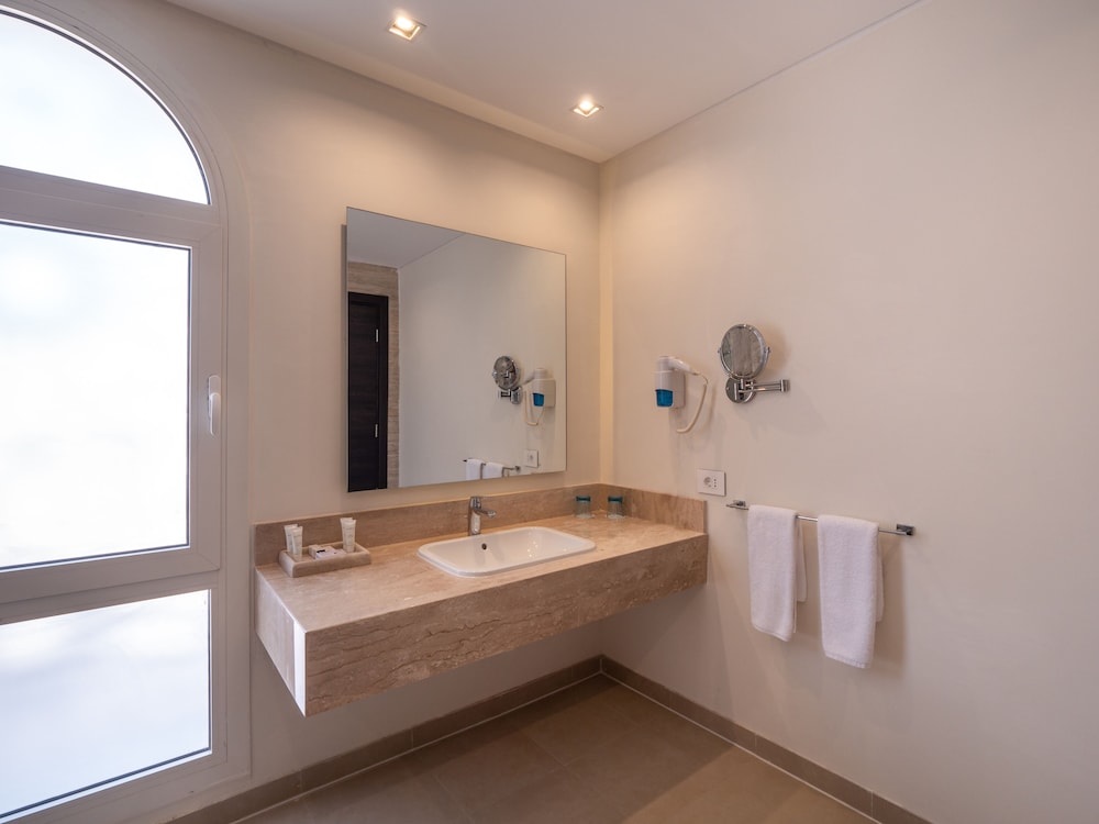 Swim Up, Villa, King Bed, Sea View, Adult Only, Fort Arabesque Beach Resort 3/4