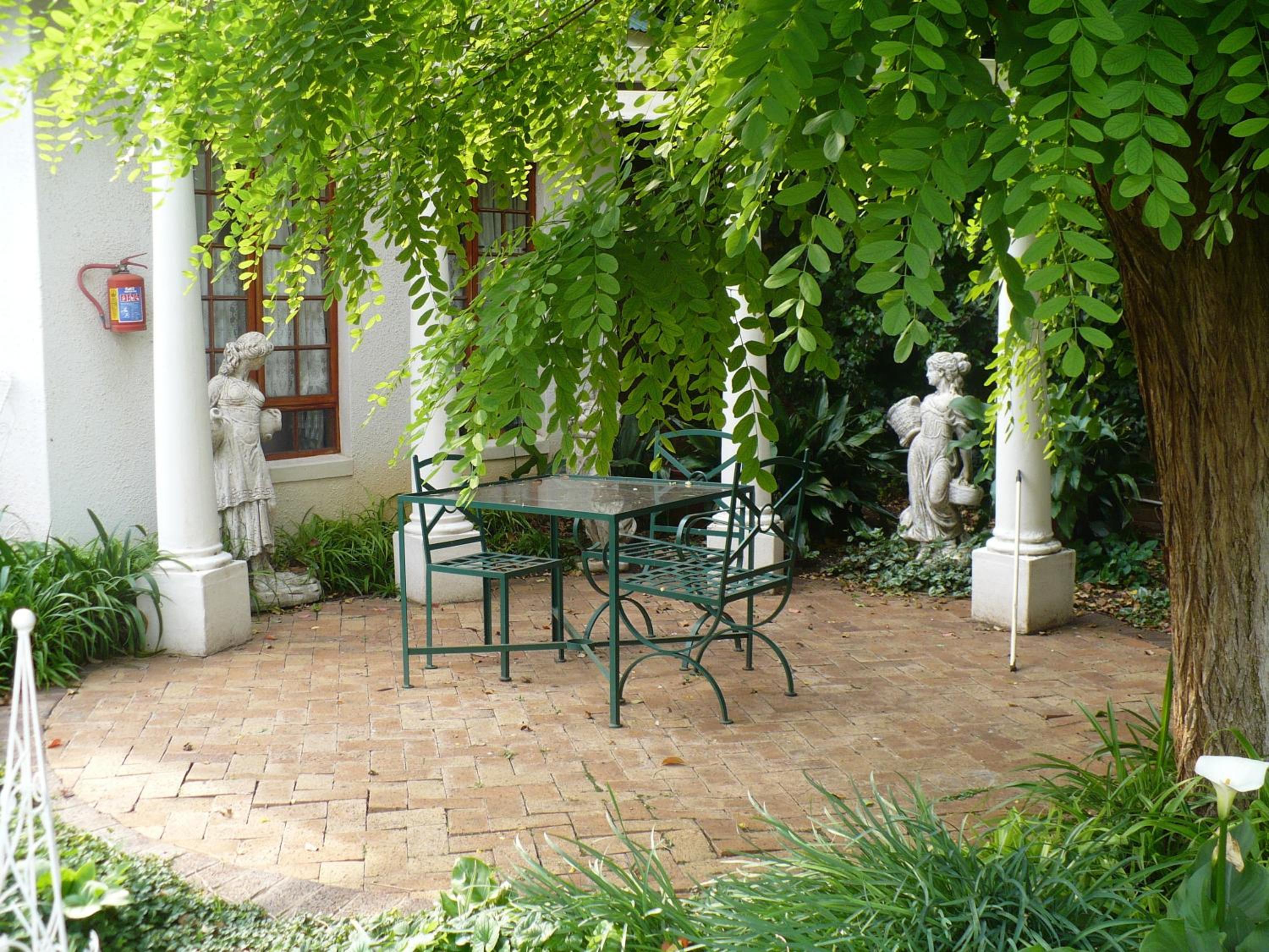 A Tapestry Garden Guest House 25/36