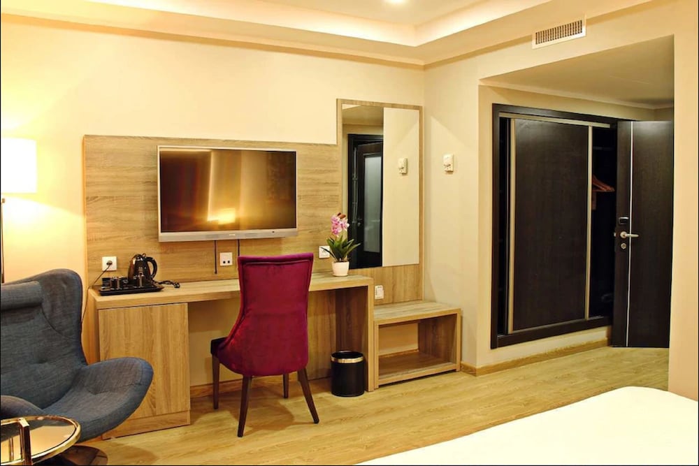 Le Pacha Hotel 35/50