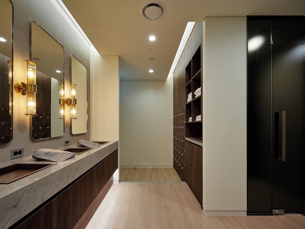 Hotel The Botanik Sewoon Myeongdong 38/65