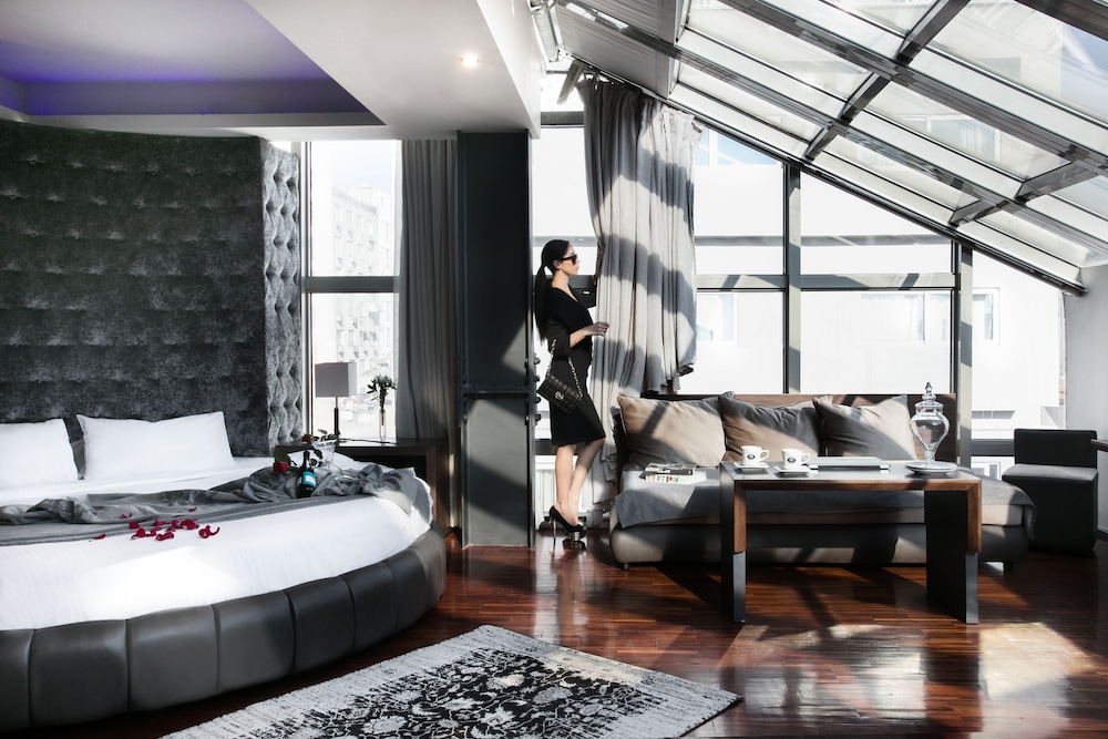 Diamond Suites 30/64