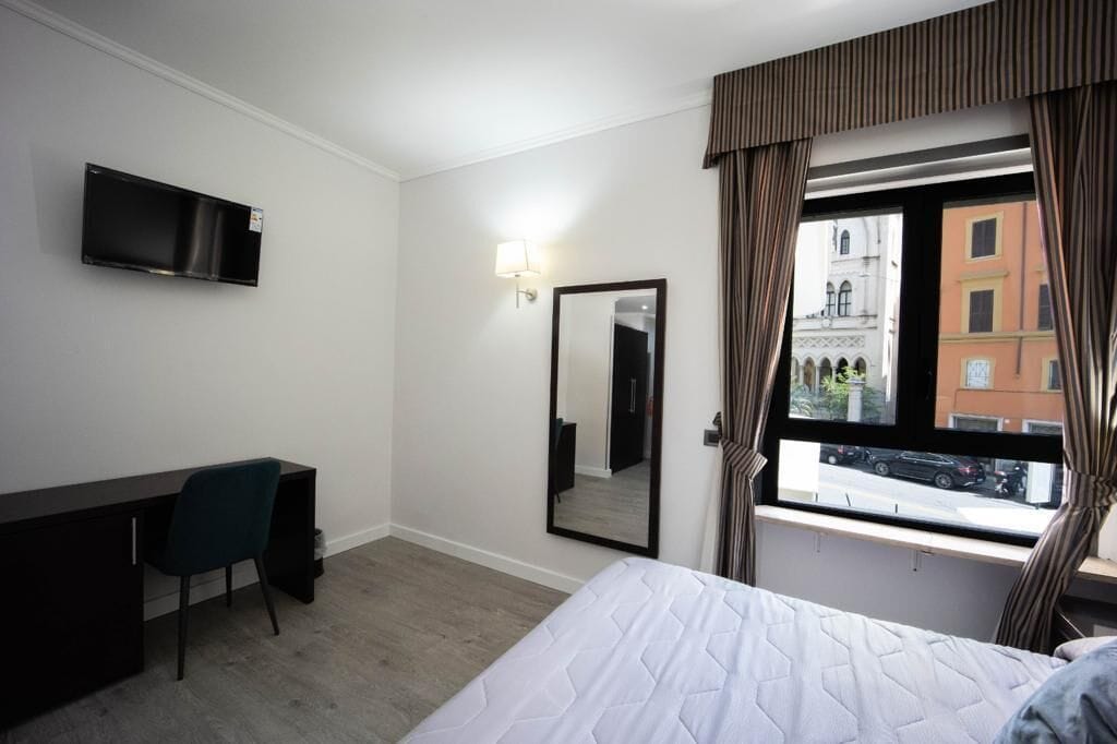 ROOM, SINGLE, LARGE SINGLE BED