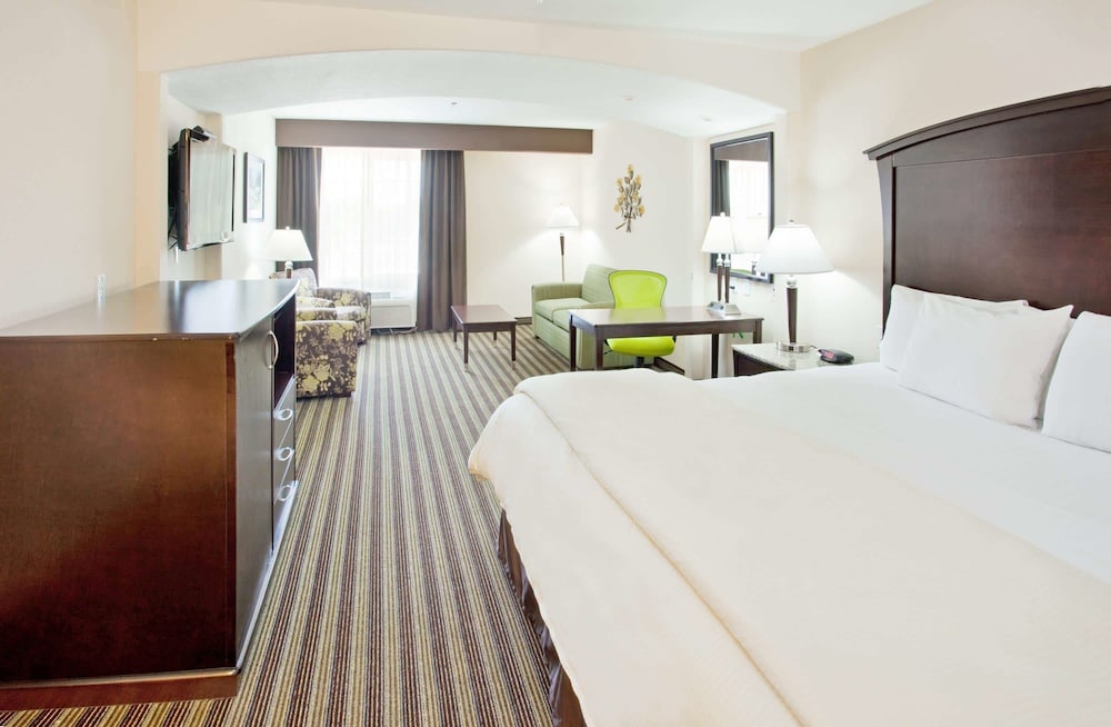 La Quinta Inn & Suites by Wyndham Fowler 20/61
