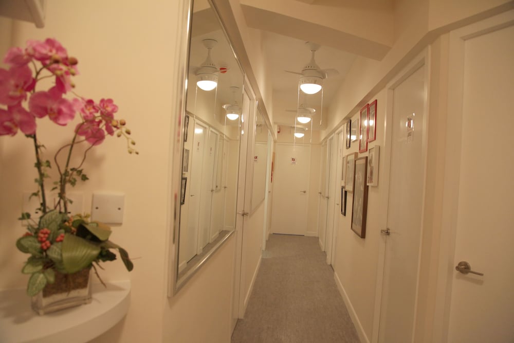 Apple Hotel 5/42