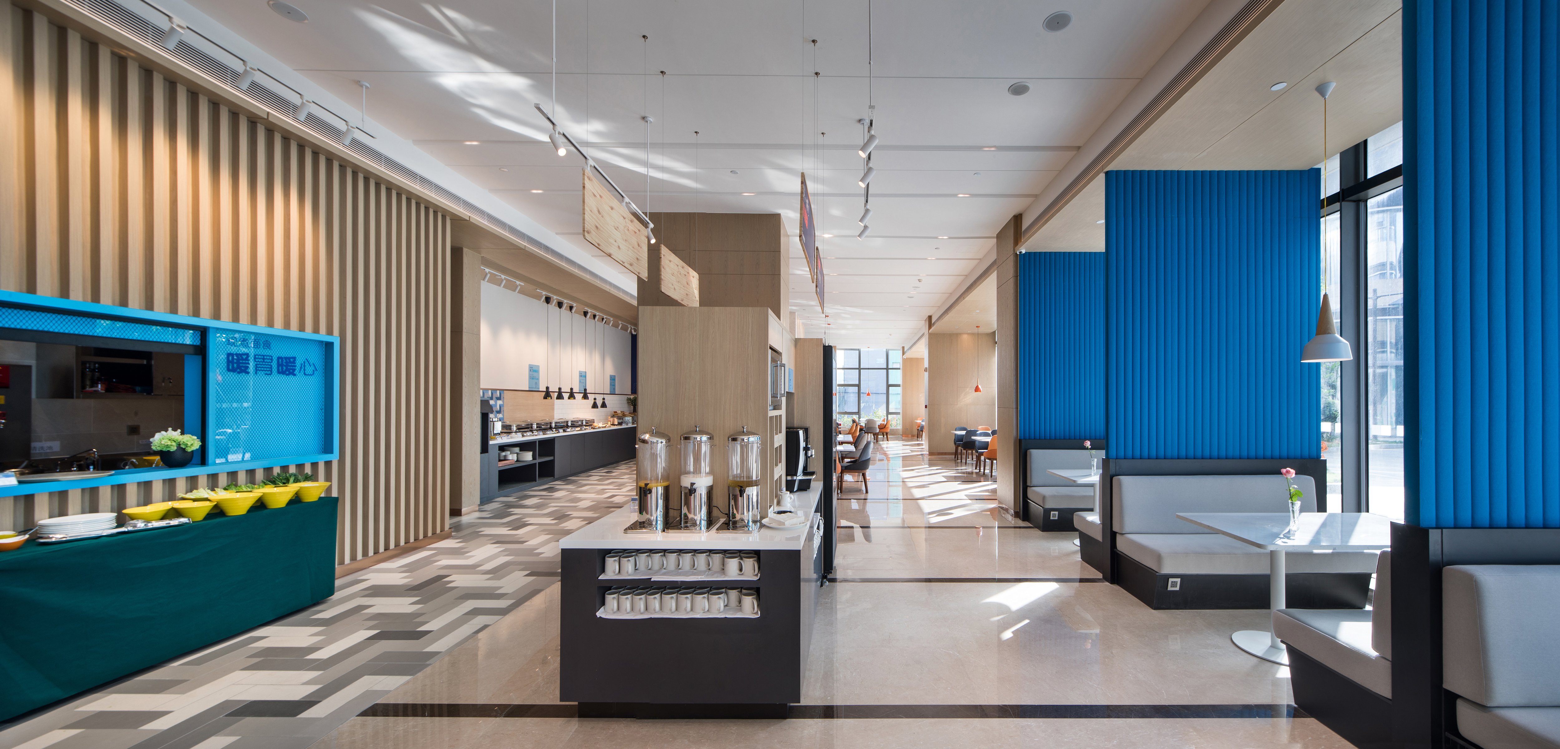 Holiday Inn Express Shenzhen Haiyuan City 27/45