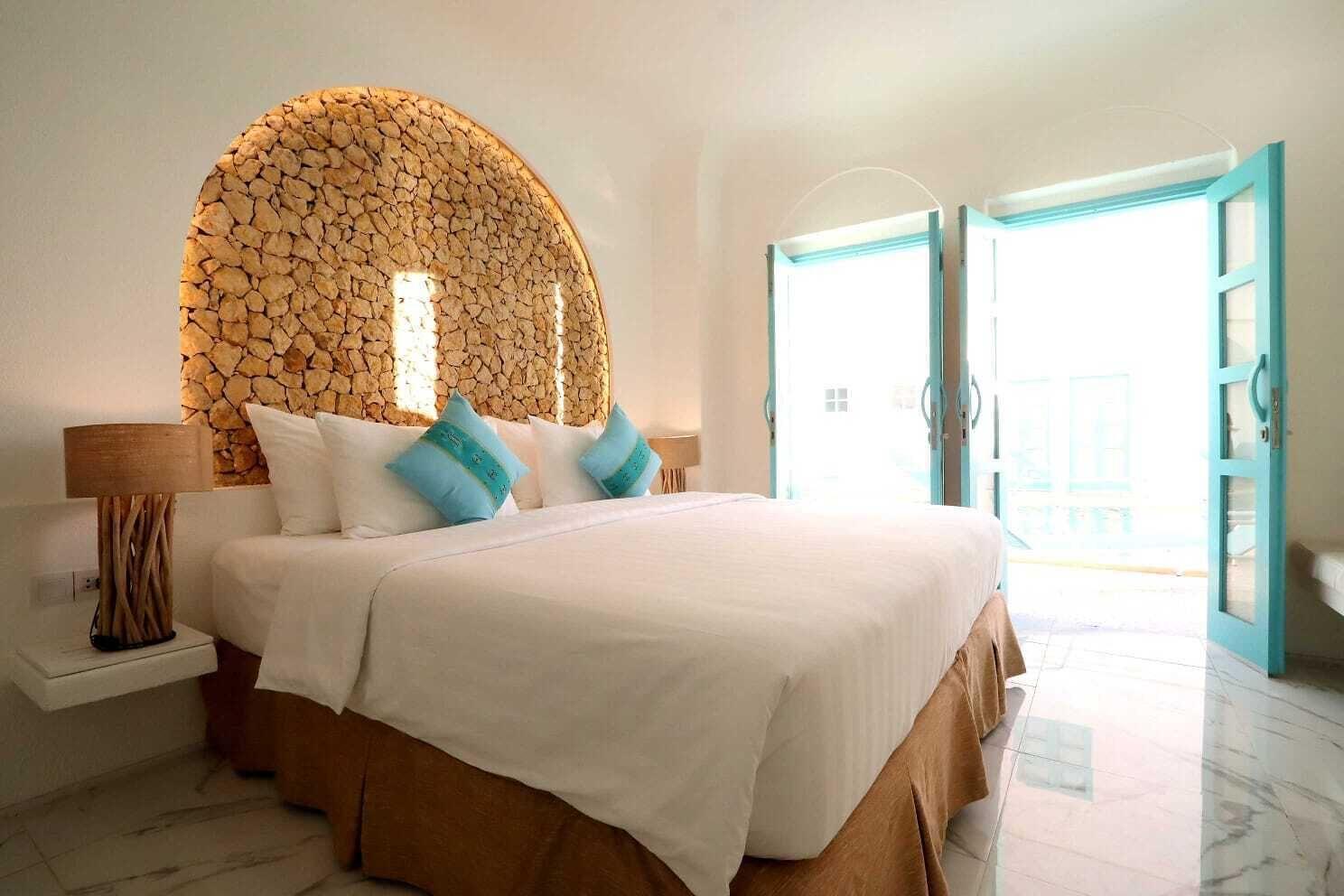 Suite, Pool Access