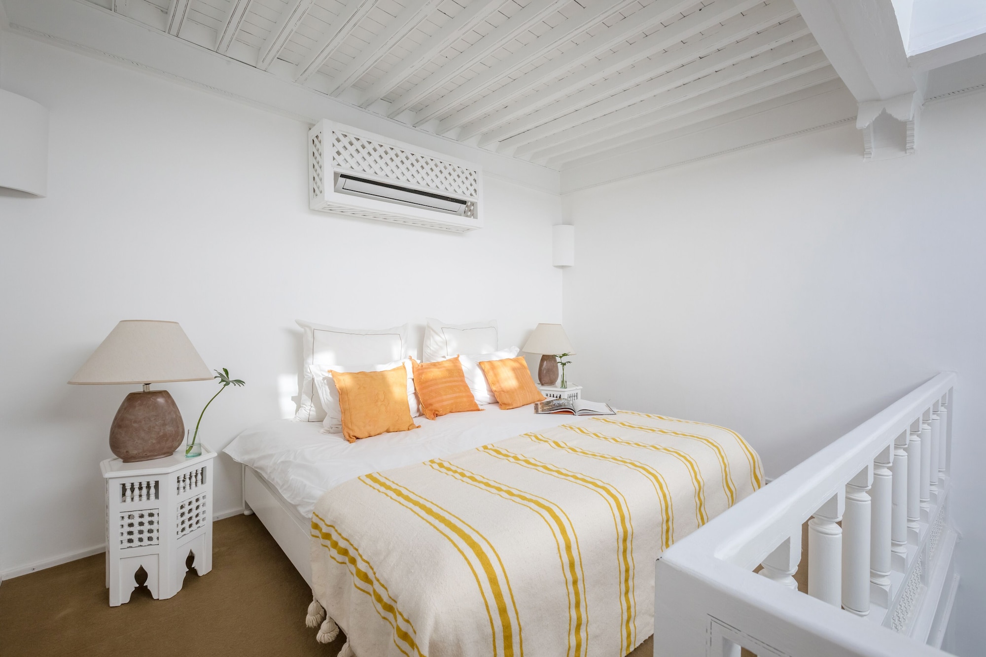 Senior, Suite, King and Queen and Twin Beds, Side Beach View