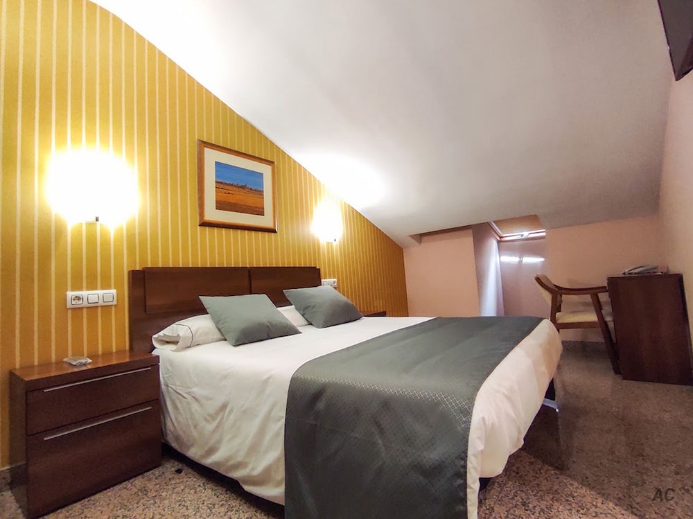 Hotel Arcos Catedral 10/24