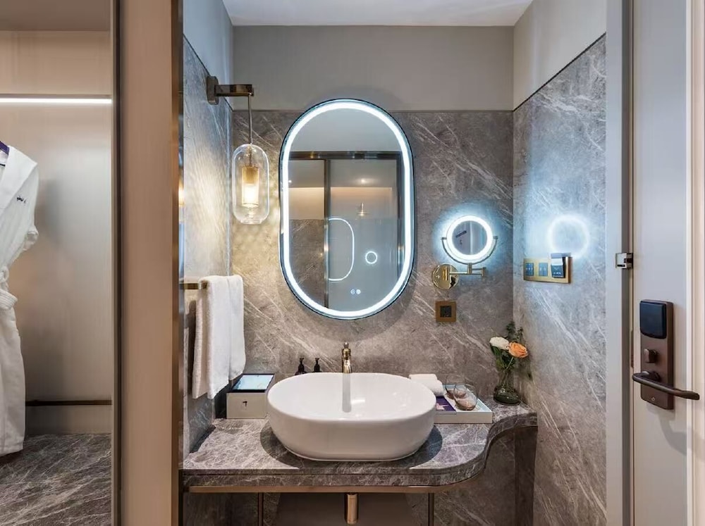 Mercure Shanghai Waigaoqiao Free Trade Zone 42/45