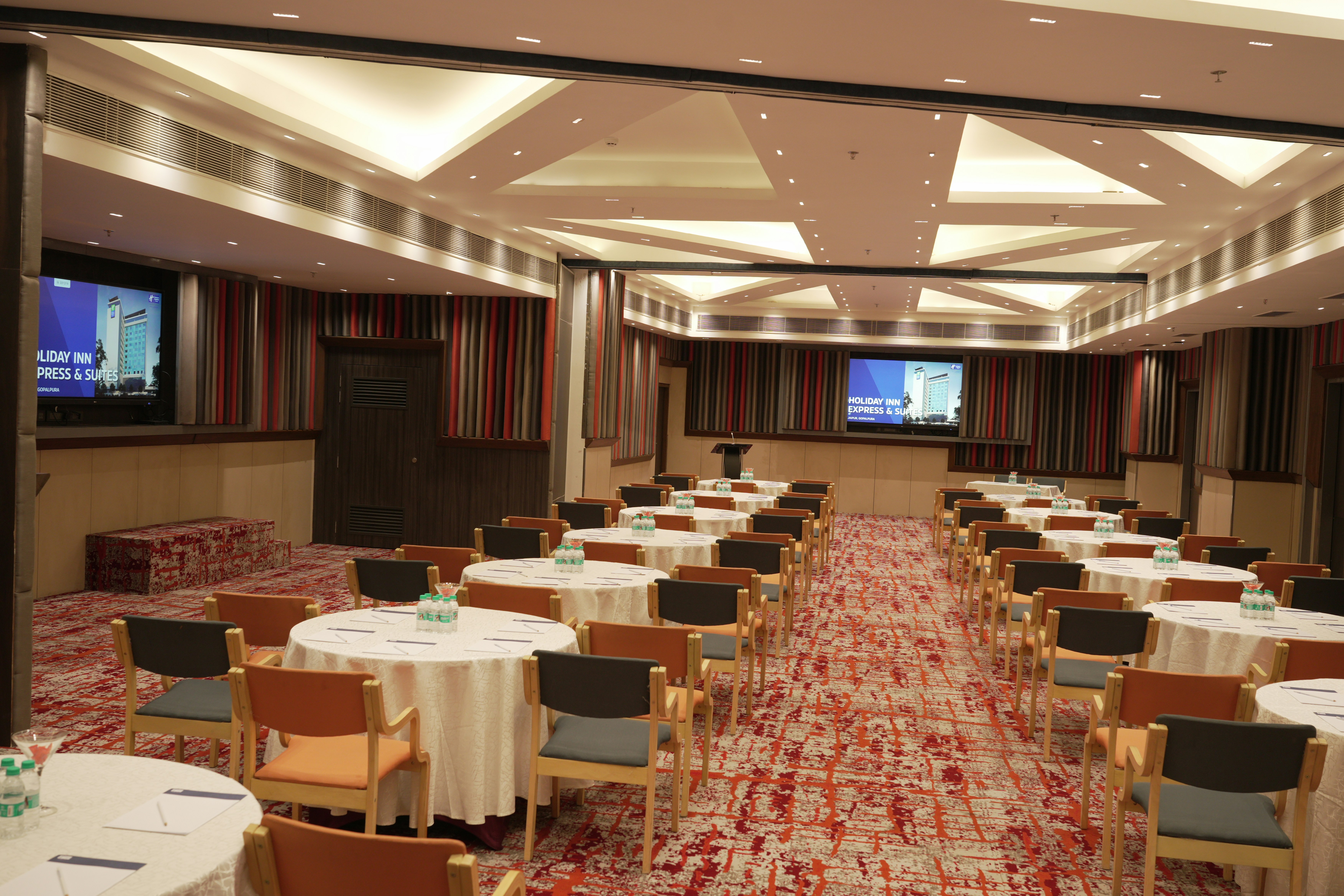 Holiday Inn Express and Suites Jaipur Gopalpura 27/43