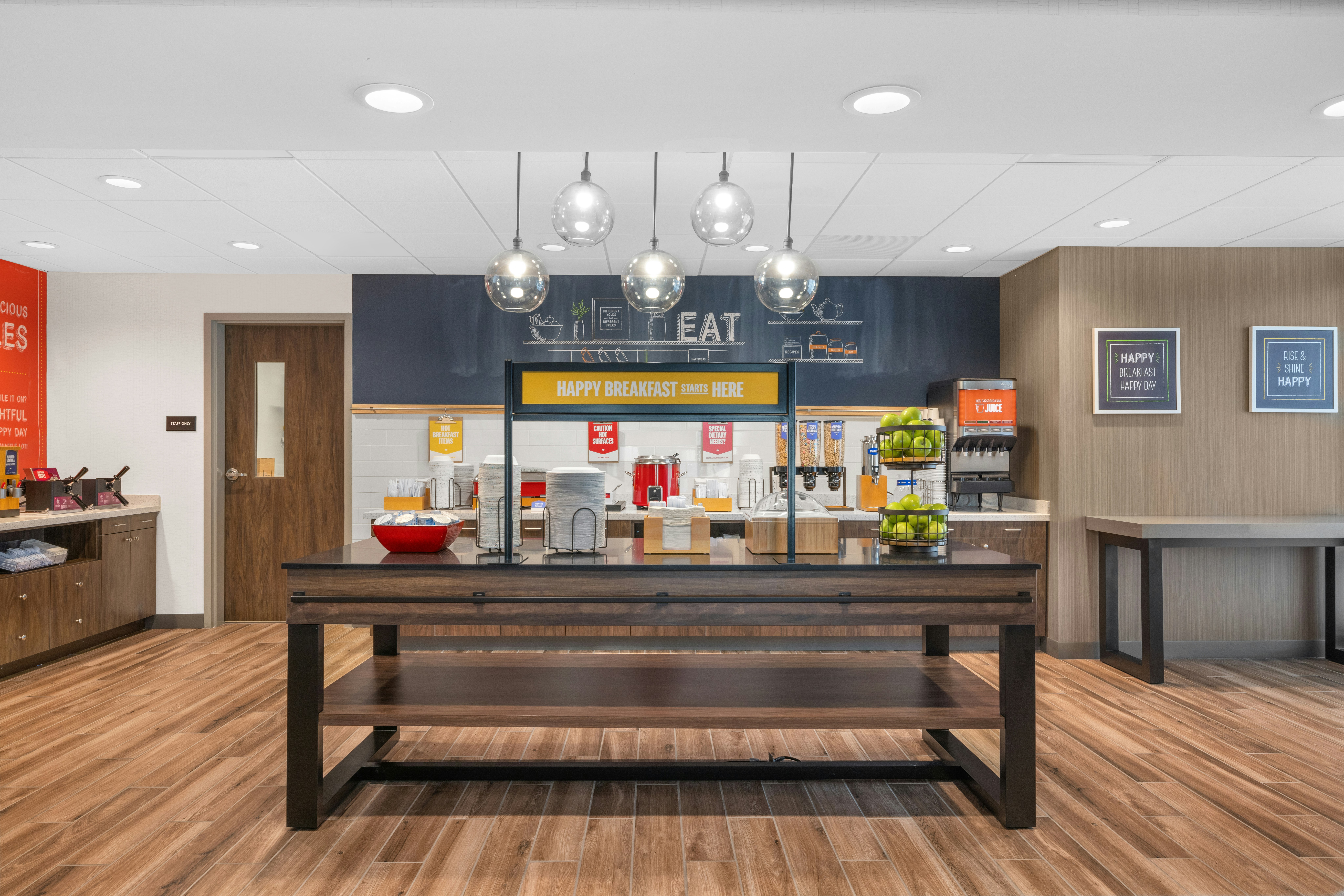 Hampton Inn & Suites Bakersfield Central 8/25