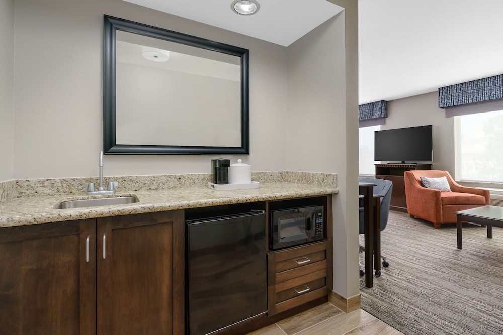 Hampton Inn & Suites Thousand Oaks 55/58