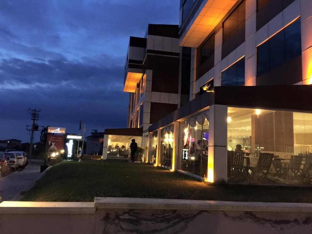 Kadhirga Hotel 3/32