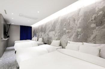 Grand, Quadruple, 2 Double and Twin Beds