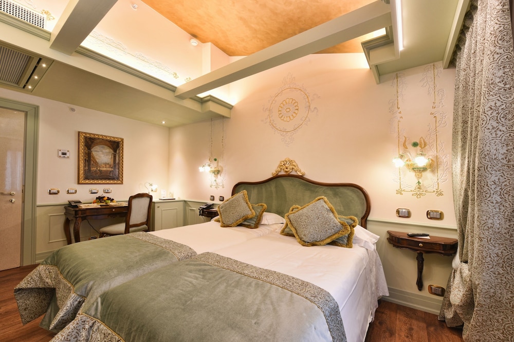 Hotel Monaco & Grand Canal 17/50