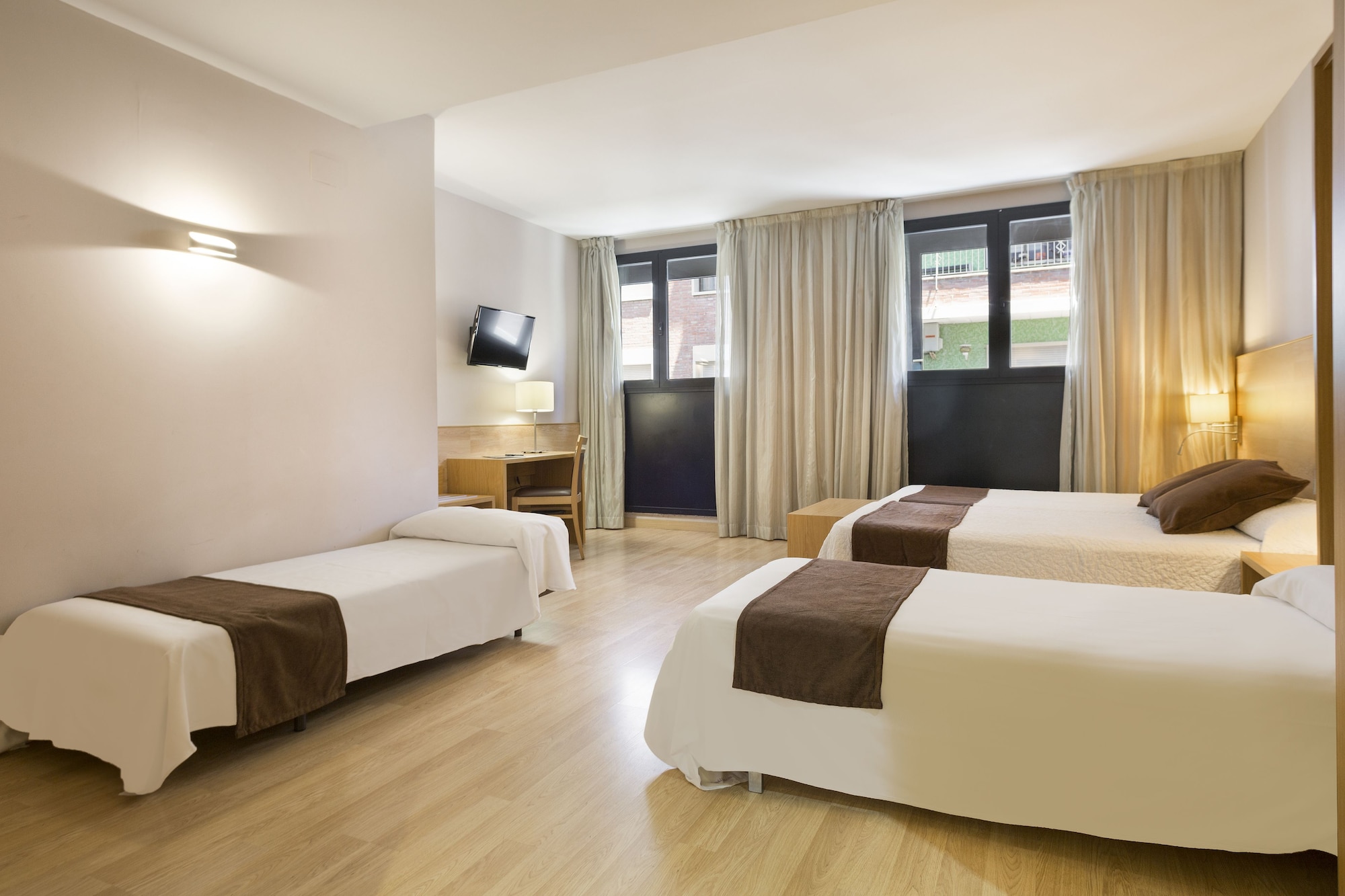ROOM, QUADRUPLE