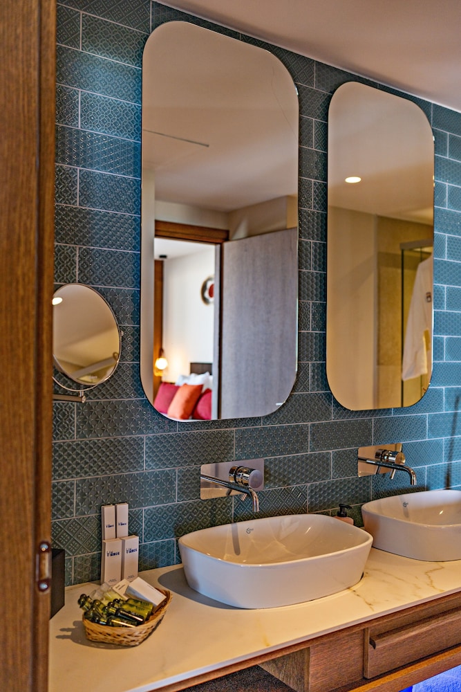 Minos Ambassador Suites Spa 46/50