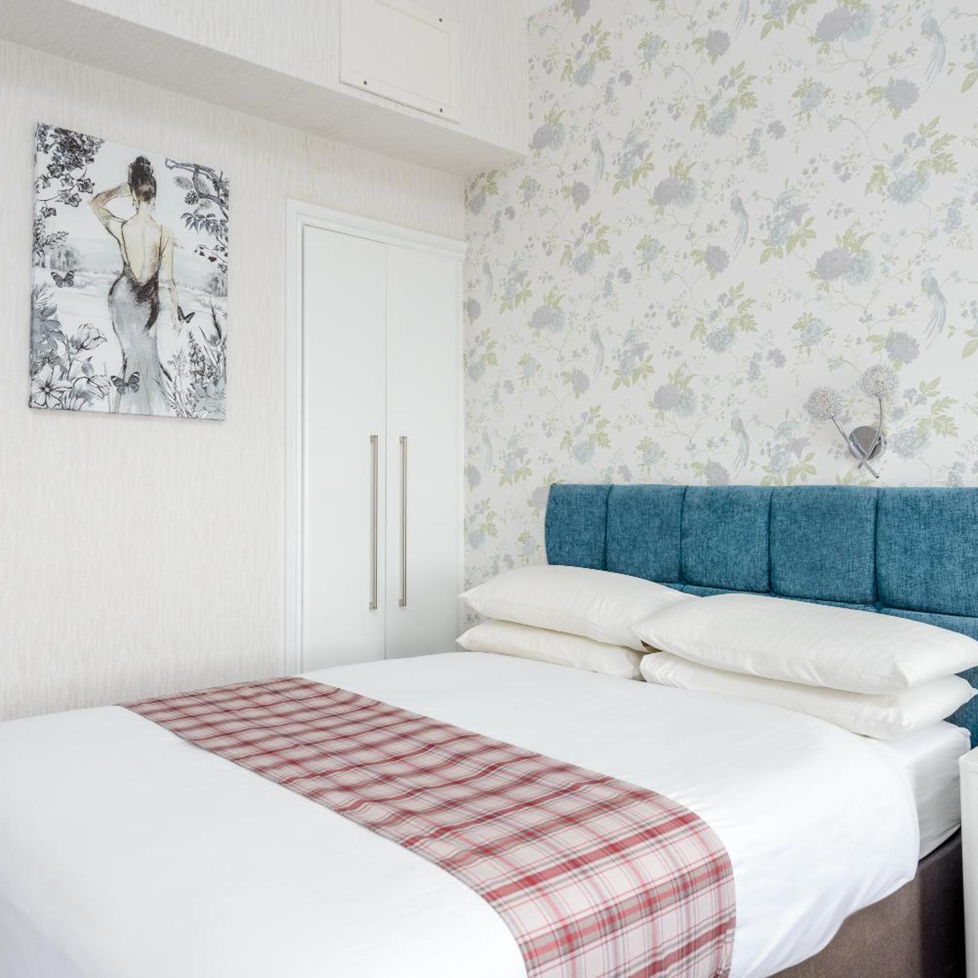 Somerset Hotel 22/77