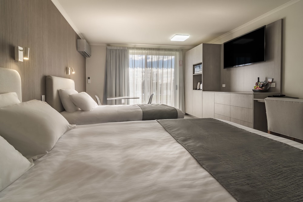 Argosy Motor Inn 24/42