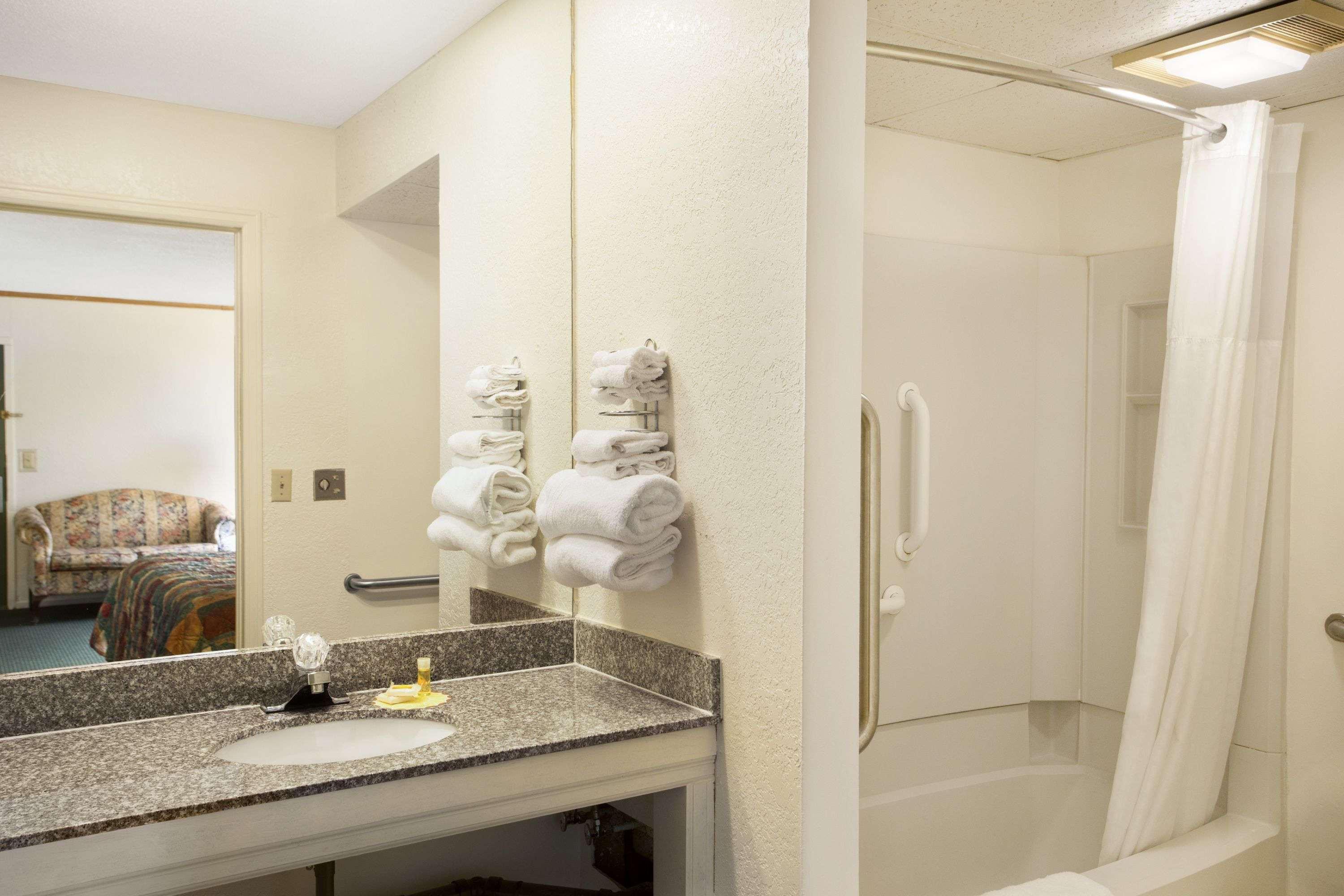 Economy Hotel Wichita- Florence St 48/48
