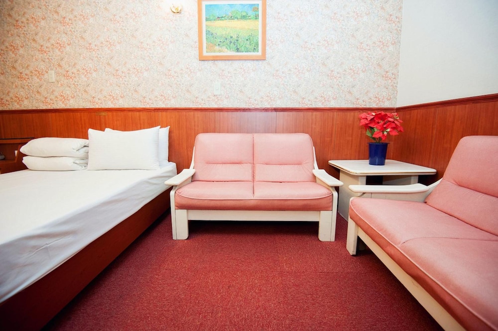 New May Flower Hotel 8/32
