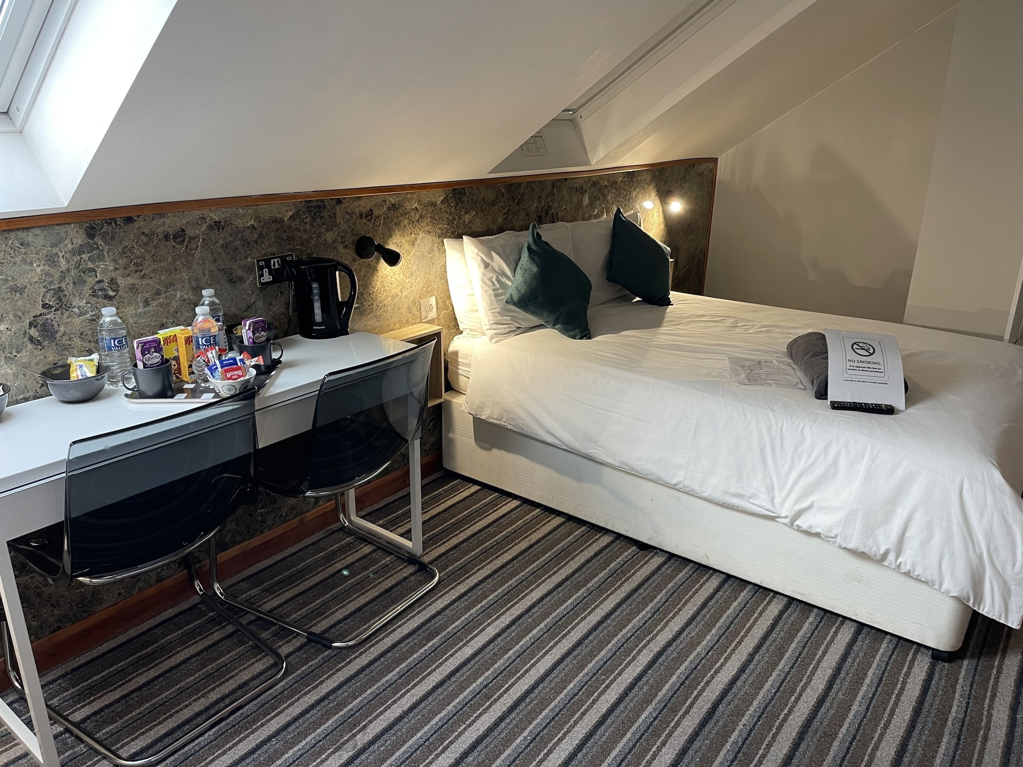 ROOM, TRIPLE