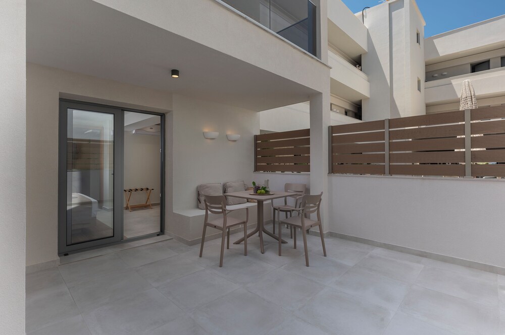 Sandy Seaside Suites 54/66