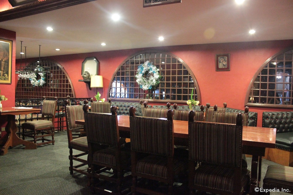 Camelot Hotel Quezon City powered by Cocotel 54/75