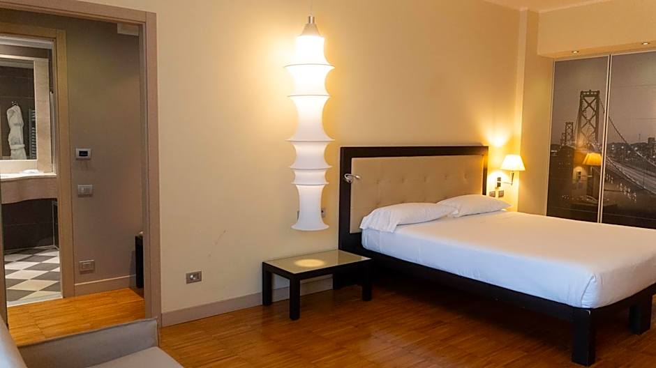 Executive, Double or Twin Bed