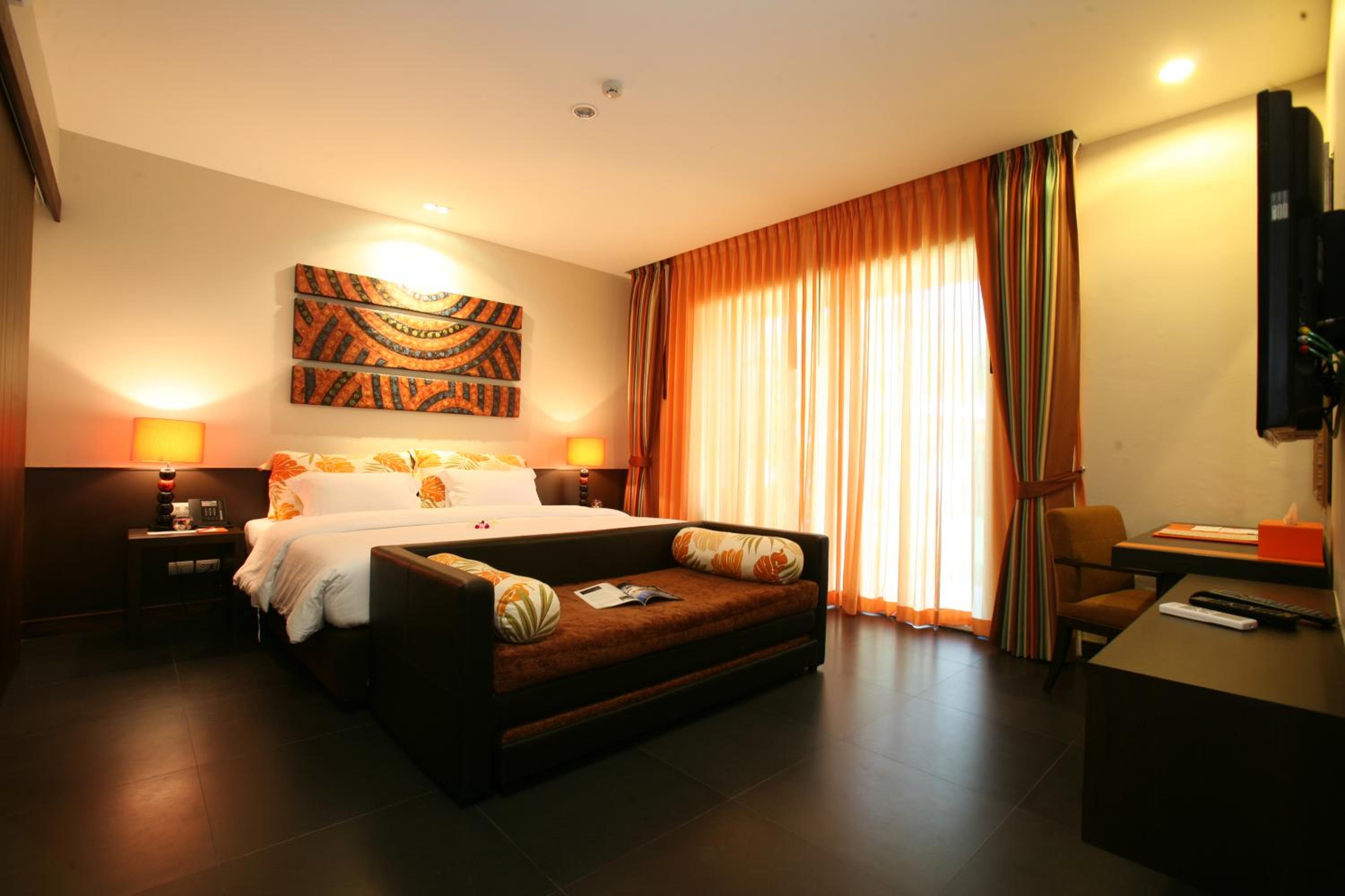 SUITE, POOL VIEW